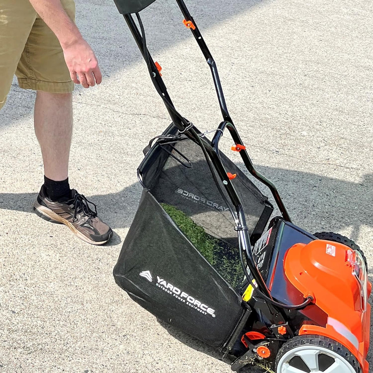 15-inch Cordless Reel Mower with Grass Collection Bag T164