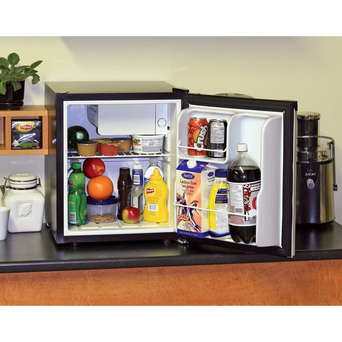 1.7 cu ft Refrigerator A193