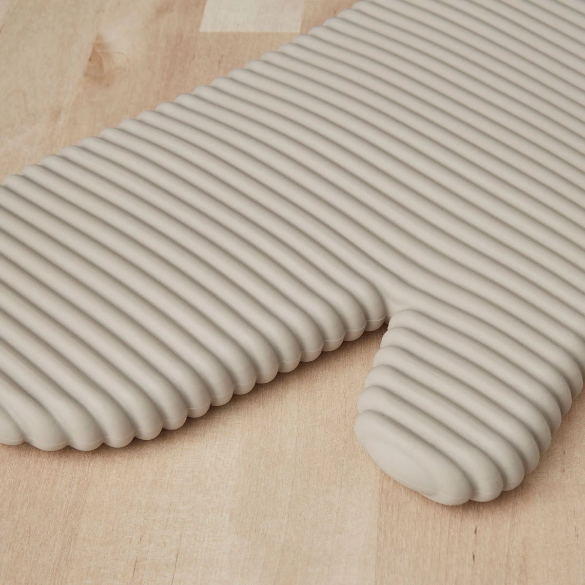 Ribbed Soft Silicone Oven Mitt Set, Set of 2 B65102